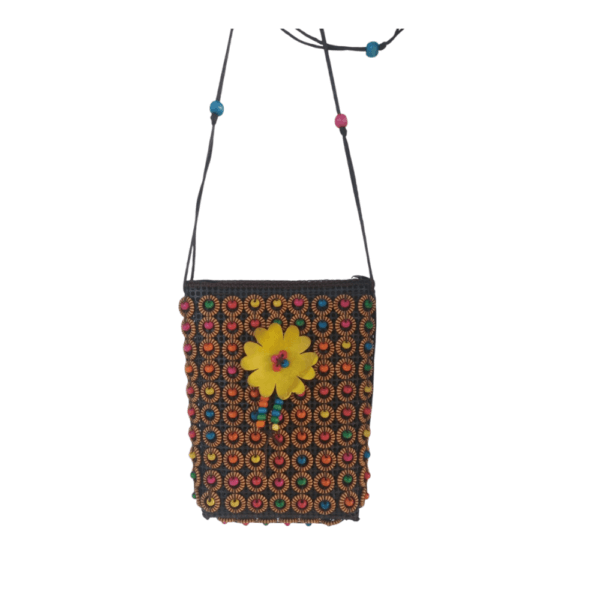 Bolso en cuentas de concha de coco
